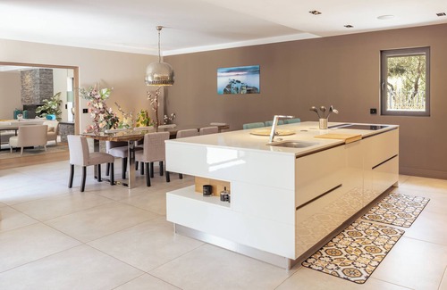 Plan-de-la-Tour Villa | Unique ! Luxueuse Villa Avec Piscine Chauffée, Jaccuzzi, Climatisée, Parking