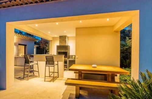 Plan-de-la-Tour Villa | Unique ! Luxueuse Villa Avec Piscine Chauffée, Jaccuzzi, Climatisée, Parking