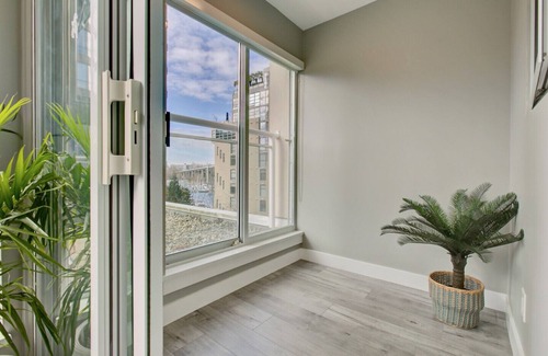 Downtown Vancouver House | Unique luxury 3 beds 2 baths w/a 650 sqft patio