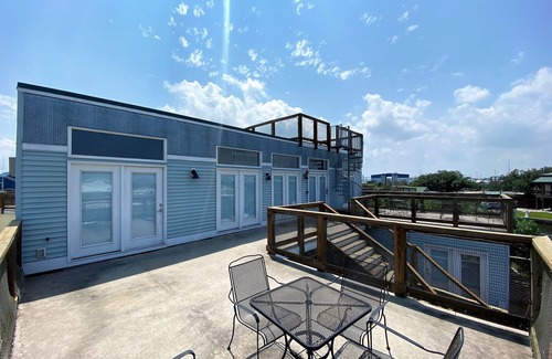 Ponchartrain Park House | Unique marina living Just 12 Minutes From The French Quarter