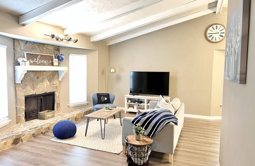 Duluth House | ✨⚡️Unique Modern Retreat in the Heart of Duluth - IDEAL FOR LONG TERM STAY💥⚡️