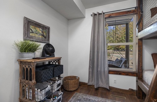 Turners Cabin | Unique/modern, secluded cabin on 95 river front acres/utv/kayaks & hot tub