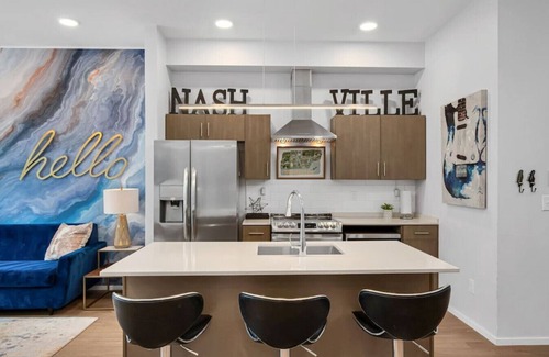 Edgehill Condo | Unique Nashville Condo ★ POOL, PATIO, PARKING