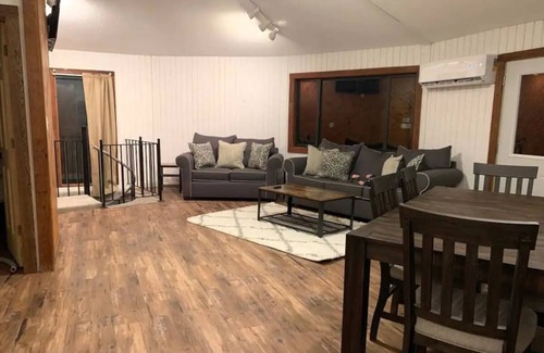 Huron House | Unique Octagon House - 8 Minutes to Cedar Point
