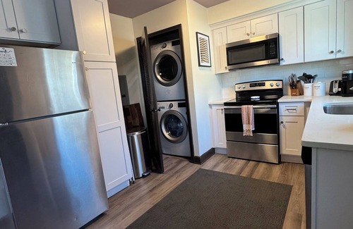 Charlotte House | Unique, professionally designed amenity-rich 2-bedroom townhome in Uptown CLTn