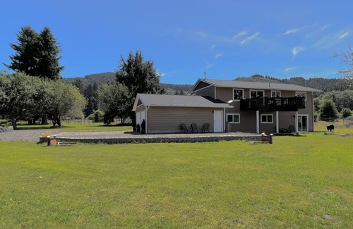 Forks House | Unique renovated 4 bedroom home on private corner lot
