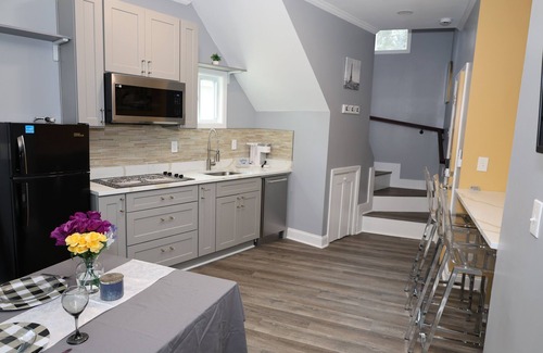 Atlanta Cottage | Unique romantic tiny house for your in town escape!nn10 min from downtown ATL