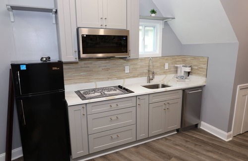 Atlanta Cottage | Unique romantic tiny house for your in town escape!nn10 min from downtown ATL