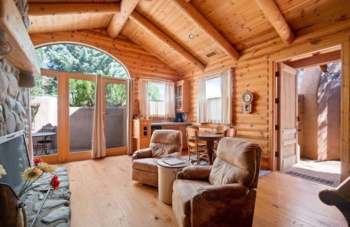 Oak Creek Villa | Unique romantic villa in the heart of The Village of Oak Creek next to Bell Rock