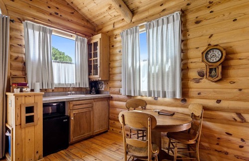 Oak Creek Villa | Unique romantic villa in the heart of The Village of Oak Creek next to Bell Rock