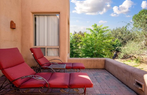 Oak Creek Villa | Unique romantic villa in the heart of The Village of Oak Creek next to Bell Rock