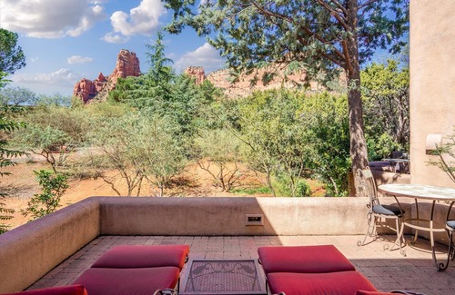 Oak Creek Villa | Unique romantic villa in the heart of The Village of Oak Creek next to Bell Rock