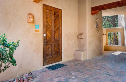 Oak Creek Villa | Unique romantic villa in the heart of The Village of Oak Creek next to Bell Rock