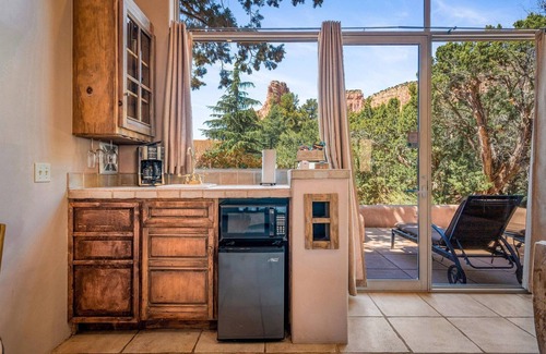 Oak Creek Villa | Unique romantic villa in the heart of The Village of Oak Creek next to Bell Rock
