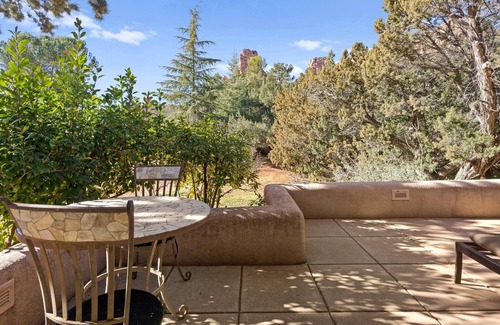 Oak Creek Villa | Unique romantic villa in the heart of The Village of Oak Creek next to Bell Rock