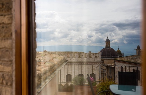Assisi Apartment | Unique roof-top apt with terrace Assisi center
