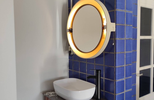 Amsterdam North Bed & Breakfast | Unique room in former Bathhouse. Free parking