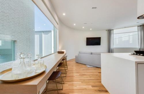 Lake Highlands House | Unique Round House, Near State Fair, Modern Luxury