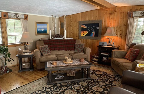 Hayward House | Unique Round Lake Getaway. Attention to detail. All the extras. Read our reviews