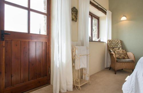 Black Torrington House | Unique Rural Stone dog friendly Barn Conversion
