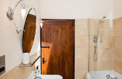 Black Torrington House | Unique Rural Stone dog friendly Barn Conversion