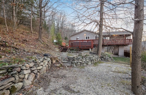 Monroe House | Unique Scenic home with King suite & Hot tub