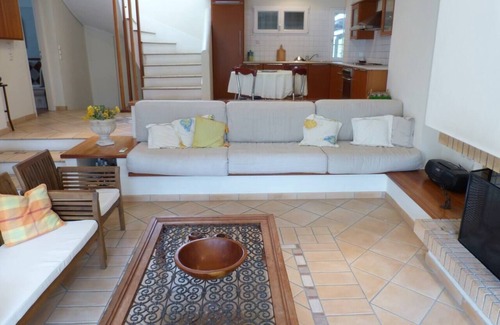 Xylokastron House | unique seaside home with garden