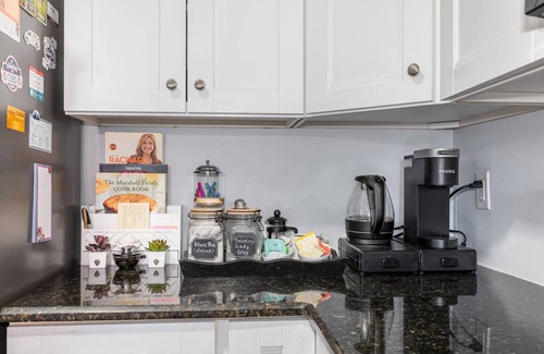 Ashbrook - Clawson Village Condo | Unique South End Gem w Fenced Yard! Minutes To Uptown & South Park w King Suite & Private Library!