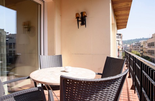 Sant Antoni Apartment | Unique & Spacious Flat4BR | Terrace | Balcony Parking 20m Ramblas Walking Distance