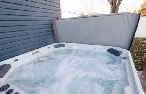 Ammon House | Unique & Spacious Home GREAT LOCATION HOT TUB 🔥 Sleeps 14 Family Friendly