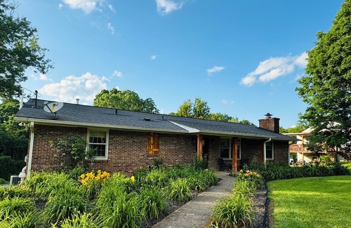 Greenbrier House | Unique Speakeasy Apartment Home near Downtown Nashville!