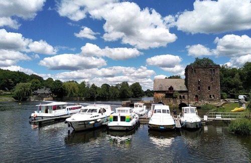 Chenille-Change Apartment | Unique stay on a cozy small boat in the heart of Anjou