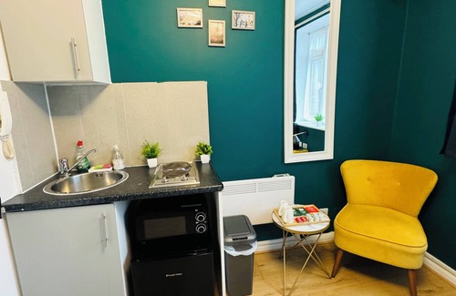 Elephant and Castle Apartment | Unique studio flat in city 11