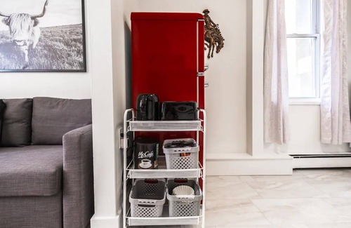 Ramsay Apartment | Unique Suite in Historic Ramsay By Stampede/Inglewood/Elbow River w/Parking