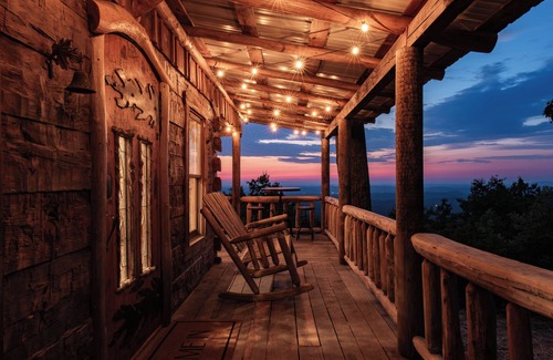Seymour Cabin | Unique Tiny Home Cabin - Breathtaking Views