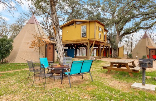New Braunfels House | Unique Tipi, A/C, River Access
