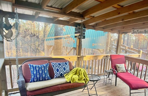 Lineville Cabin | Unique Treehouse-Separate Space for Teens! Fire pit,WIFI,Kayak-300 yds to Lake