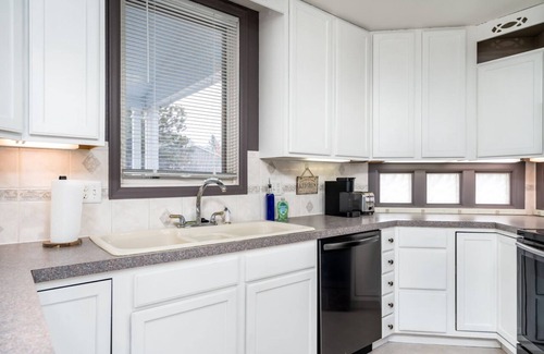 Cheyenne House | Unique triangle shaped home with 2 master suites on separate floors.