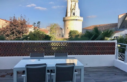 La Rochelle City Centre Apartment | UNIQUE VIEW TOUR DE LA LANTERNE Apartment WITH TERRACE 2-4 PERS.