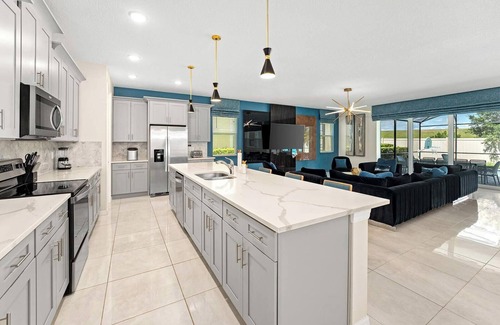 Four Corners House | Unique Villa w/Toy & Kids' Lab Themed BRs, Theater & Game Loft - Near Top Parks