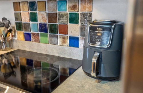 Venable House | Unique & Walkable 3-BR - 2 Offices & Fenced Yard