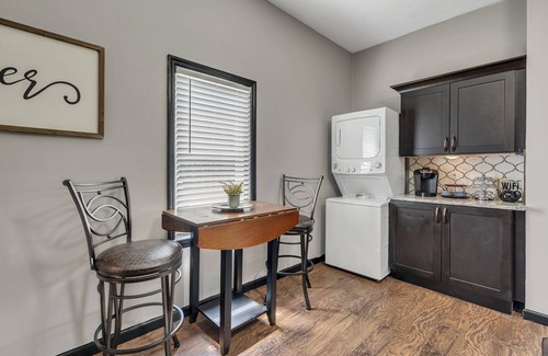 Clarksville Condo | Unit #1 117 Marion St