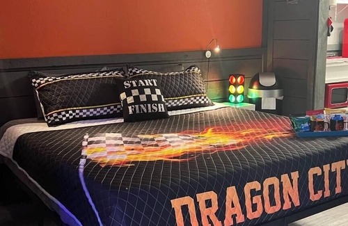 Maryville Bed & Breakfast | Unit #1 Local Straight - Dragon Depot at Dragon City!