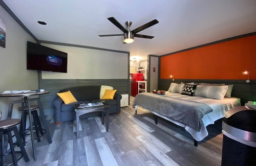 Maryville Bed & Breakfast | Unit #12 Power Lines ~ Dragon Depot at Dragon City