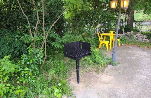Hot Springs Apartment | Unit 15 King Bedroom, Mini Fridge, Wifi, Coffee Ma