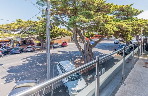 Cowes Apartment | Unit 2-83 Thompson Avenue, Cowes, Spacious 2 bedroom Unit, includes linen.
