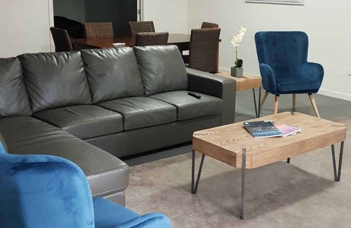 Cowes Apartment | Unit 2-83 Thompson Avenue, Cowes, Spacious 2 bedroom Unit, includes linen.