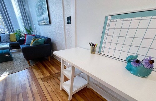 Lakeview Condo | Unit 2 - Perfect Wrigleyville Stay