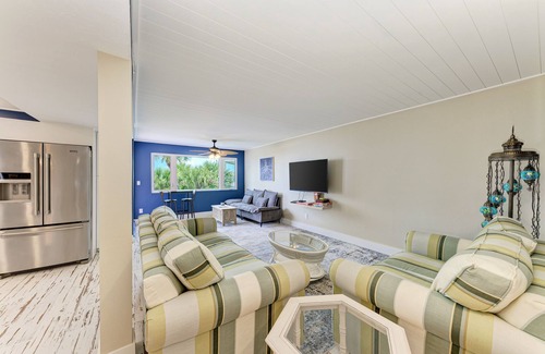 Longboat Key Condo | Unit #202 Sand Cay Beach Resort Gulf Front