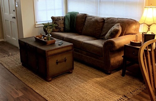 San Saba Apartment | Unit 206, a 1946 historic Triplex bungalow style apartment of approx. 800 sq ft.